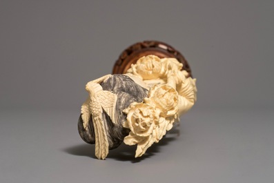 A Chinese carved ivory figure of a lady on wooden base, 2nd half 19th C.