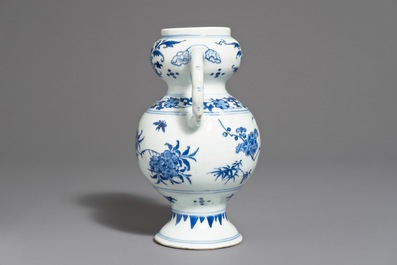 Een Chinese blauwwitte vaas met olifantenoren, Transitie periode
