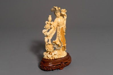 A Chinese carved ivory figure of Chang'e on wooden base, 1st half 20th C.
