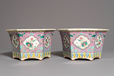 A pair of Chinese famille rose Peranakan style jardini&egrave;res, 19th C.