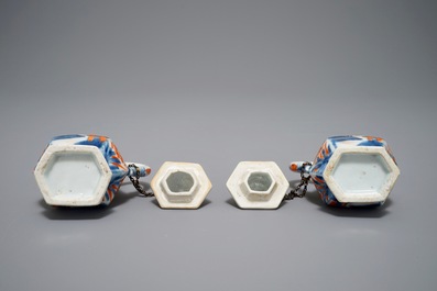 Een Chinees Imari-stijl olie- en azijnstel, Qianlong