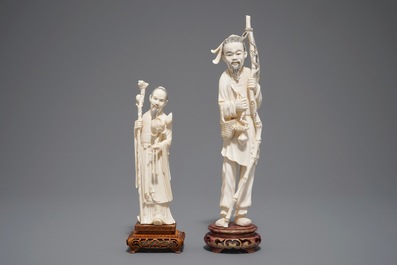 Deux figures d'hommes en ivoire sculpt&eacute; sor socles en bois, Chine, 19/20&egrave;me