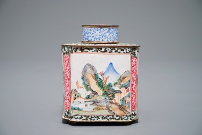 Une bo&icirc;te &agrave; th&eacute; et son couvercle en &eacute;maux de Canton, Qing