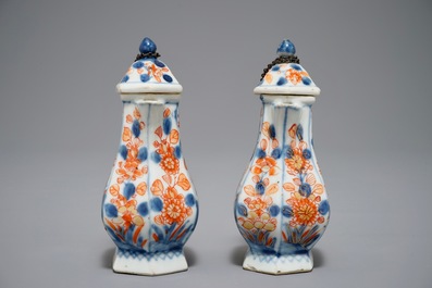 Een Chinees Imari-stijl olie- en azijnstel, Qianlong
