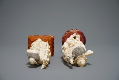 Deux figures d'hommes en ivoire sculpt&eacute; sor socles en bois, Chine, 19/20&egrave;me
