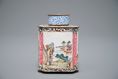 Une bo&icirc;te &agrave; th&eacute; et son couvercle en &eacute;maux de Canton, Qing