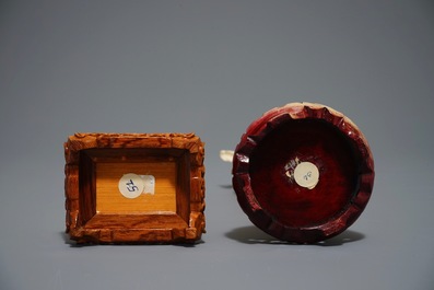 Deux figures d'hommes en ivoire sculpt&eacute; sor socles en bois, Chine, 19/20&egrave;me