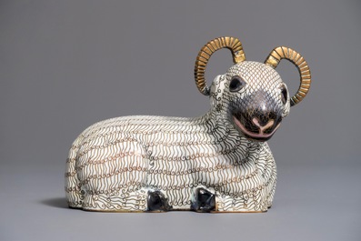 Un mod&egrave;le d'un b&eacute;lier en cloisonn&eacute; et bronze dor&eacute;, Chine, Qianlong