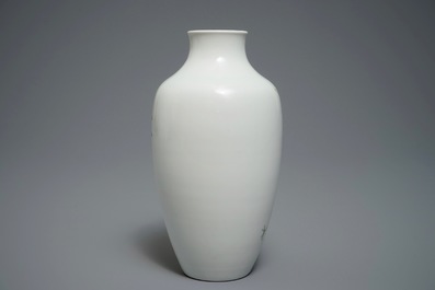 A Chinese famille rose vase with a parrot among foliage, Ju Ren Tang mark, 20th C.