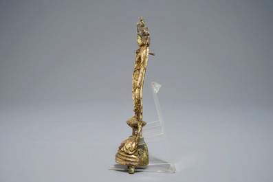 Une figure de Guanyin en bronze dor&eacute;, Chine, Tang ou apr&egrave;s