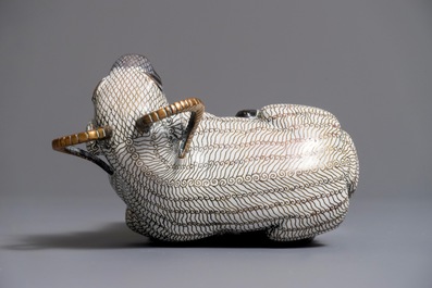 Un mod&egrave;le d'un b&eacute;lier en cloisonn&eacute; et bronze dor&eacute;, Chine, Qianlong