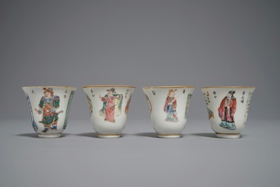 Vier Chinese famille rose koppen en schotels met Wu Shuang Pu decor, Xianfeng merk en periode