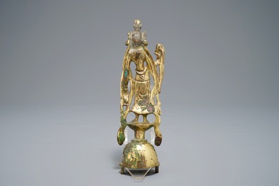 Une figure de Guanyin en bronze dor&eacute;, Chine, Tang ou apr&egrave;s