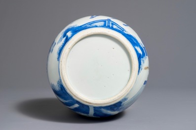 Een blauwwitte Chinese gemberpot met spelende jongens, Kangxi