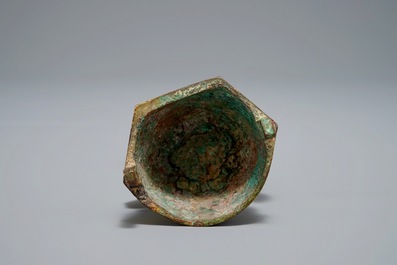 Une figure de Guanyin en bronze dor&eacute;, Chine, Tang ou apr&egrave;s