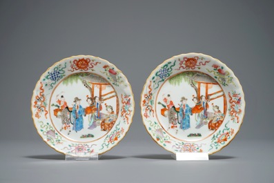 Deux soucoupes et une tasse en porcelaine de Chine famille rose, marque et &eacute;poque de Xianfeng