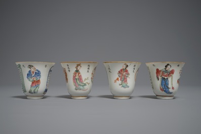 Vier Chinese famille rose koppen en schotels met Wu Shuang Pu decor, Xianfeng merk en periode