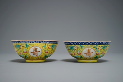 A pair of Chinese famille rose yellow-ground bowls, Guangxu mark, 19/20th C.