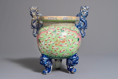 A large Chinese famille rose lime-green-ground incense burner with dragons, 19th C.
