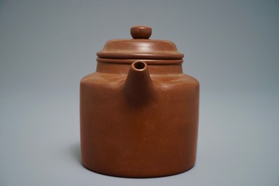 Een Chinese Yixing steengoed theepot, merk van Shao Daheng, 19/20e eeuw