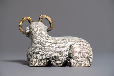 Un mod&egrave;le d'un b&eacute;lier en cloisonn&eacute; et bronze dor&eacute;, Chine, Qianlong