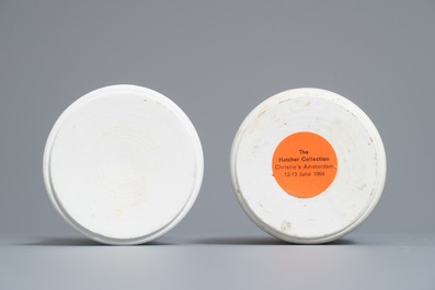 Twee Chinese blauwwitte vazen met floraal decor, Hatcher cargo, Transitie periode