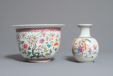 Two Chinese famille rose brush pots, a vase and a jardini&egrave;re, 19/20th C.