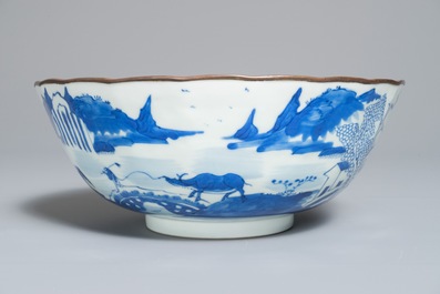 Een grote blauwwitte Chinese 'Bleu de Hue' kom voor de Vietnamese markt, 19e eeuw