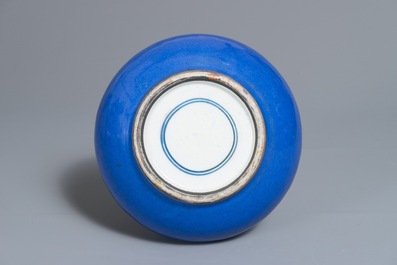 Een Chinese monochrome blauwe flesvormige vaas, 19e eeuw