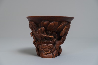 Een Chinese bamboe libation cup, 18/19e eeuw