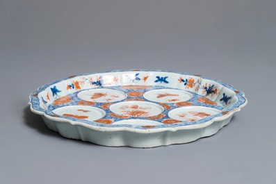 A rare Chinese Imari-style condiments dish with butterflies, Qianlong