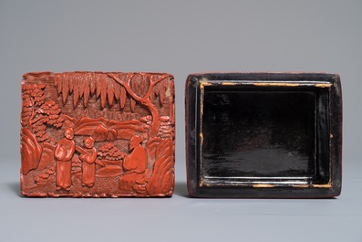 Une bo&icirc;te couverte de forme rectangulaire en laque rouge &agrave; d&eacute;cor de figures dans un paysage, Chine, 18/19&egrave;me