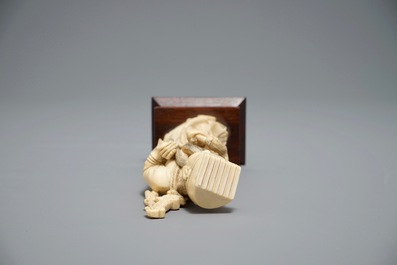 Two Chinese carved ivory figures of Shou Lao and Lu Dongbin, 19th C.