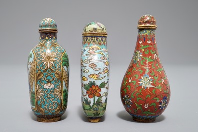 Three Chinese cloisonn&eacute; snuff bottles, 19/20th C.
