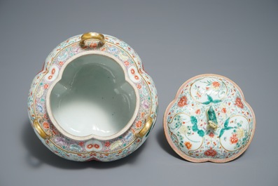A Chinese famille rose incense burner and cover, mark of Jiangxi Porcelain Company, Republic, 20th C.