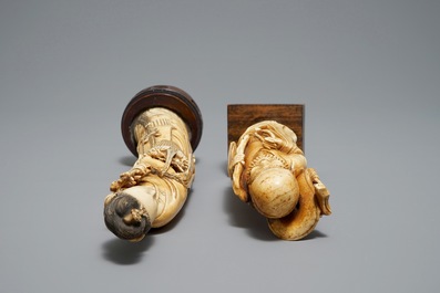 Two Chinese carved ivory figures on wooden bases, 18/19th C.