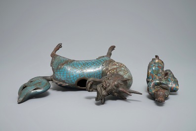 Un br&ucirc;le-parfom en forme d&rsquo;une figure sur kylin en bronze et cloisonn&eacute;, Chine, 19&egrave;me