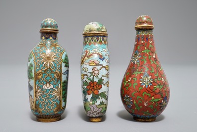 Three Chinese cloisonn&eacute; snuff bottles, 19/20th C.