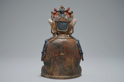 Un mod&egrave;le de Guanyin en bronze dor&eacute; et laqu&eacute;, Chine, Ming