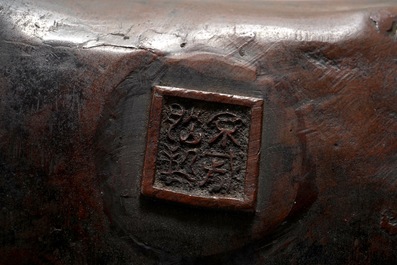 Un br&ucirc;le-parfom en forme d&rsquo;une figure sur kylin en bronze et cloisonn&eacute;, Chine, 19&egrave;me