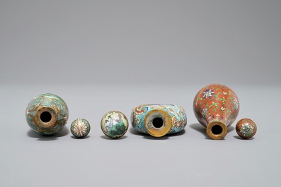 Three Chinese cloisonn&eacute; snuff bottles, 19/20th C.