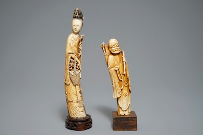 Two Chinese carved ivory figures on wooden bases, 18/19th C.