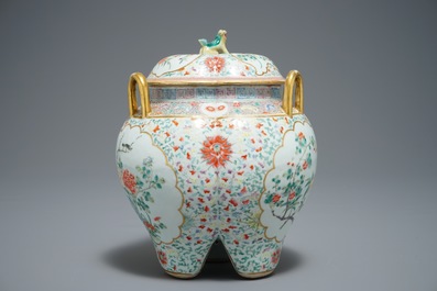 A Chinese famille rose incense burner and cover, mark of Jiangxi Porcelain Company, Republic, 20th C.