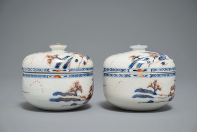 A pair of Chinese Imari style covered bowls, Kangxi