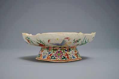 A Chinese famille rose bowl on foot, Jiaqing mark, 19th C.