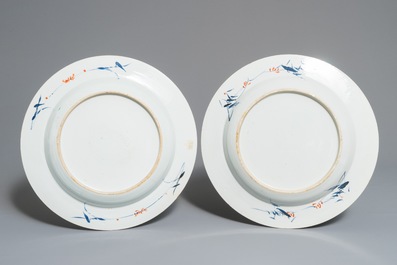 Une paire de plats en porcelaine de Chine doucai, Kangxi