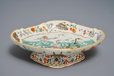 A Chinese famille rose bowl on foot, Jiaqing mark, 19th C.