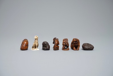 Zeven houten en ivoren netsuke en okimono, Japan, Meiji, 19/20e eeuw
