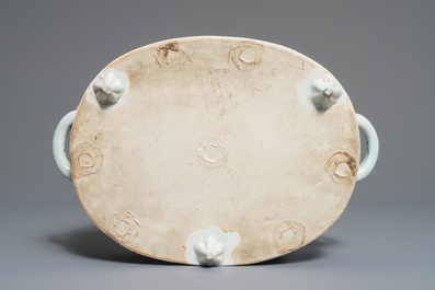A Chinese famille verte tripod basin with birds among foliage, Kangxi