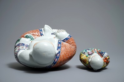 Une figure de Bouddha et une de Shou Lao en porcelaine de Chine famille rose, 19/20&egrave;me